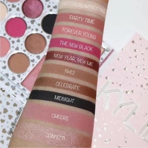 Kylie Cosmetics I Want It All Eyeshadow & Cheek Pallet - Picture 5 of 5